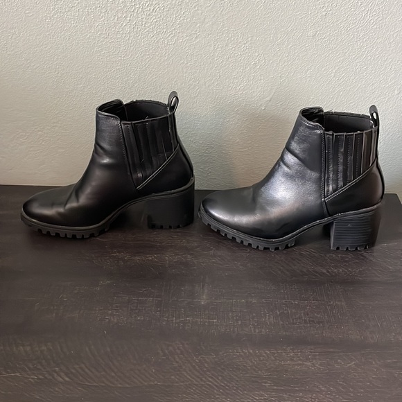 Black Zara Booties in a size 36 - Picture 2 of 4